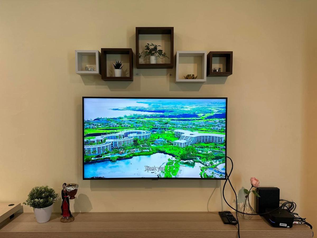 Modern Condo Living In Makati Манила Экстерьер фото