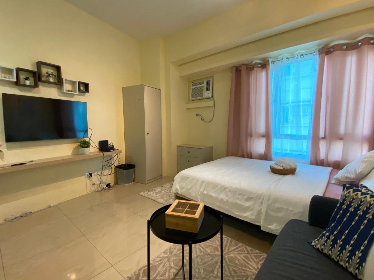 Modern Condo Living In Makati Манила Экстерьер фото