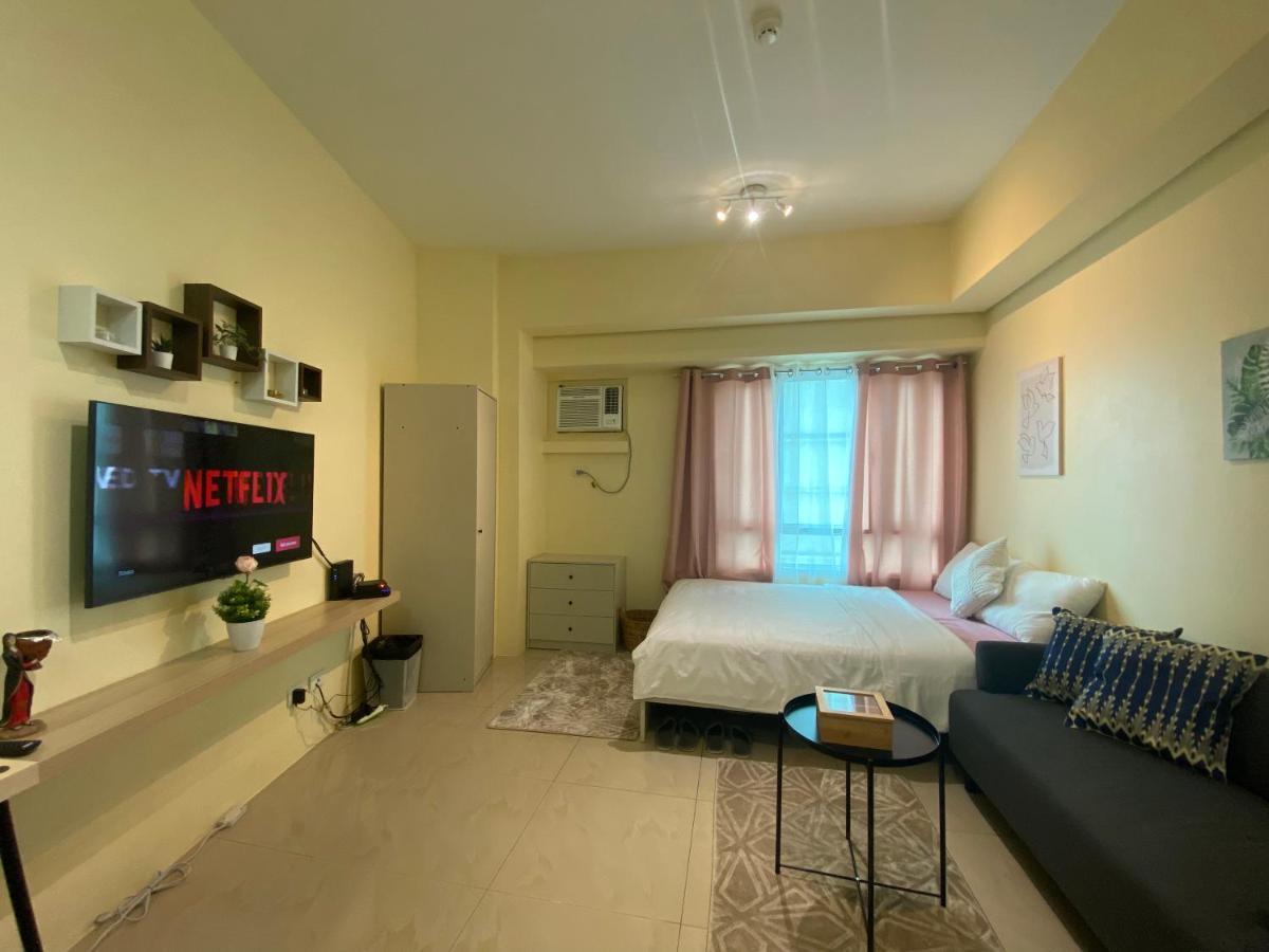 Modern Condo Living In Makati Манила Экстерьер фото